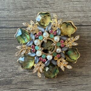Elegant Gold and Green Brooch